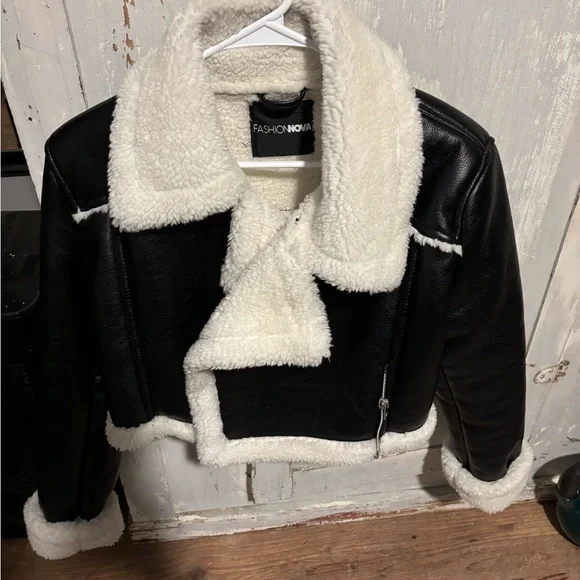 Fashion Nova Black and Cream Teddy Jacket. A little staining around collar area - Picture 2 of 7